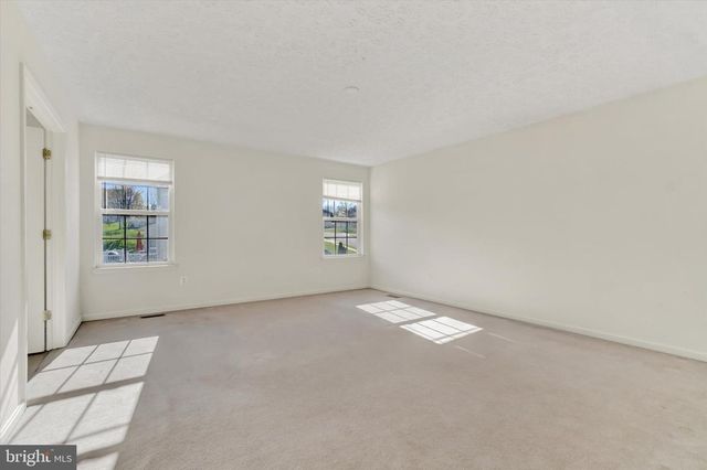 650 CLYDESDALE DR, York, PA 17402