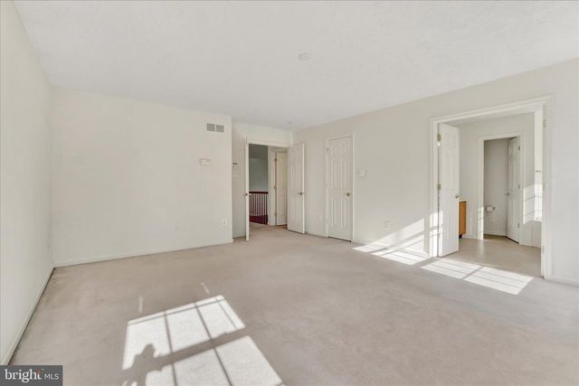 650 CLYDESDALE DR, York, PA 17402