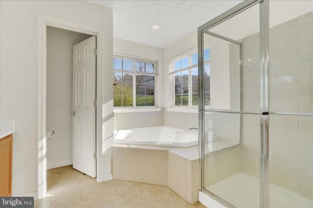 650 CLYDESDALE DR, York, PA 17402