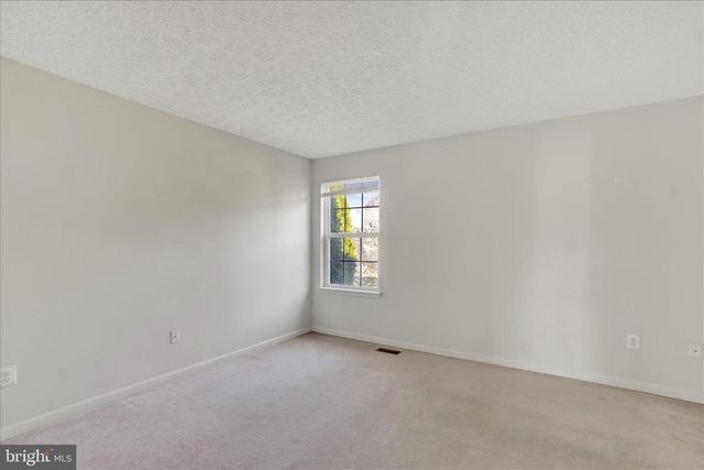 650 CLYDESDALE DR, York, PA 17402