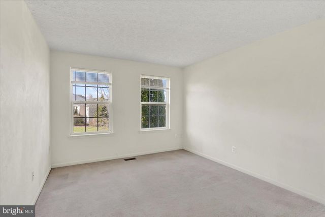 650 CLYDESDALE DR, York, PA 17402