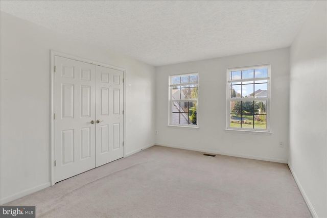 650 CLYDESDALE DR, York, PA 17402