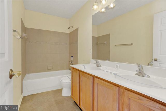 650 CLYDESDALE DR, York, PA 17402