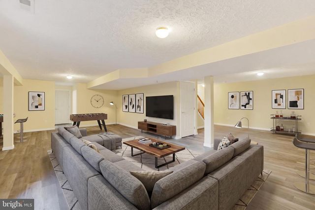 650 CLYDESDALE DR, York, PA 17402
