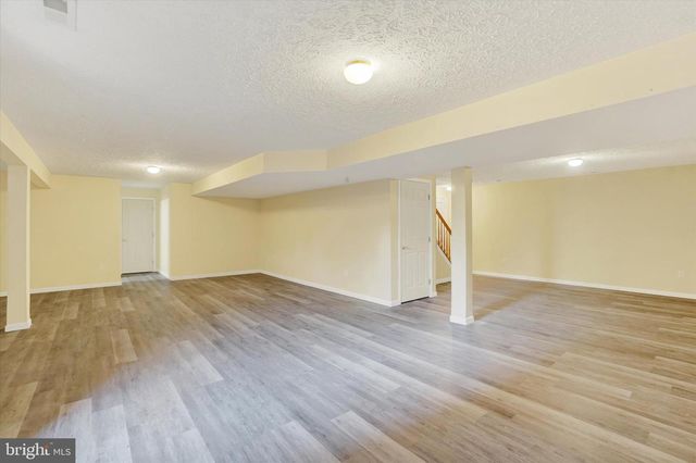 650 CLYDESDALE DR, York, PA 17402