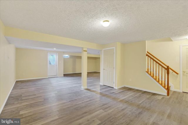 650 CLYDESDALE DR, York, PA 17402