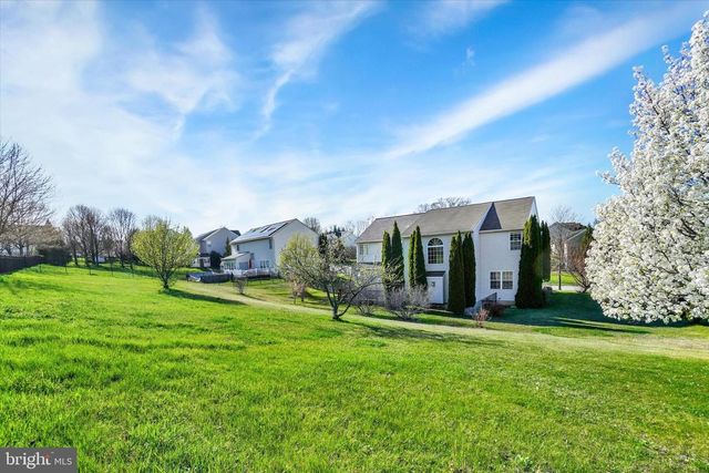 650 CLYDESDALE DR, York, PA 17402