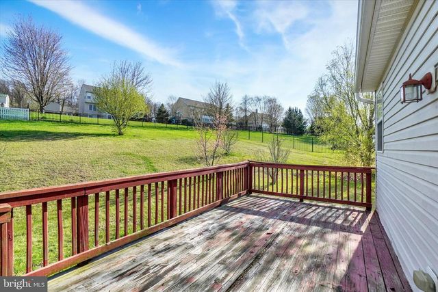 650 CLYDESDALE DR, York, PA 17402