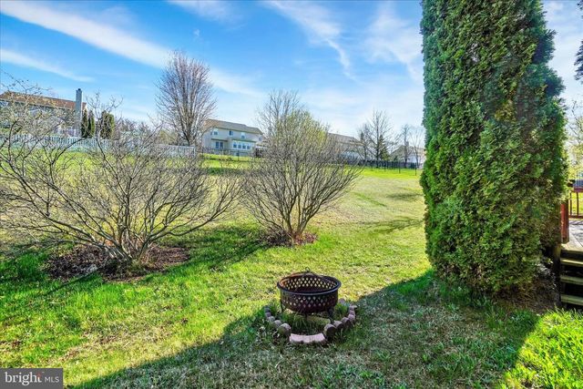 650 CLYDESDALE DR, York, PA 17402