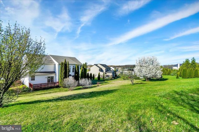 650 CLYDESDALE DR, York, PA 17402
