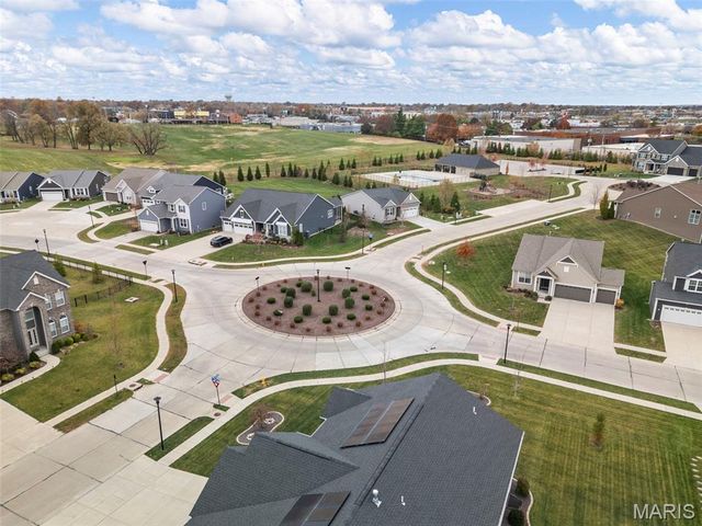 511 Leaning Woods Street, St Charles, MO 63301