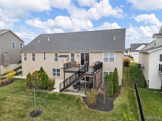 511 Leaning Woods Street, St Charles, MO 63301