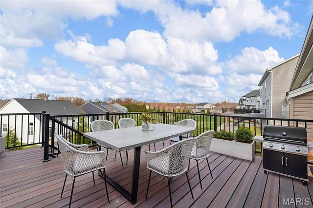 511 Leaning Woods Street, St Charles, MO 63301