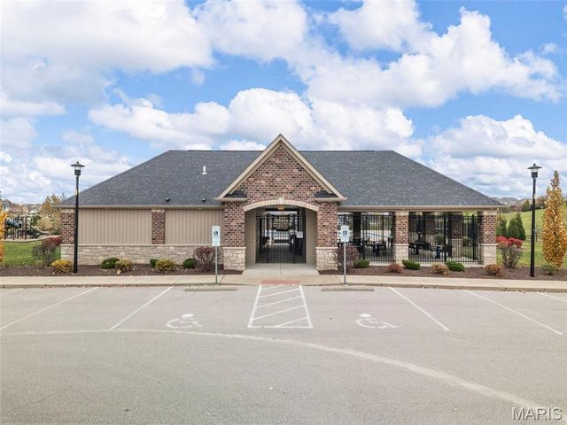 511 Leaning Woods Street, St Charles, MO 63301