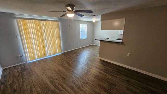5731 W Airport Boulevard, Houston, TX 77035