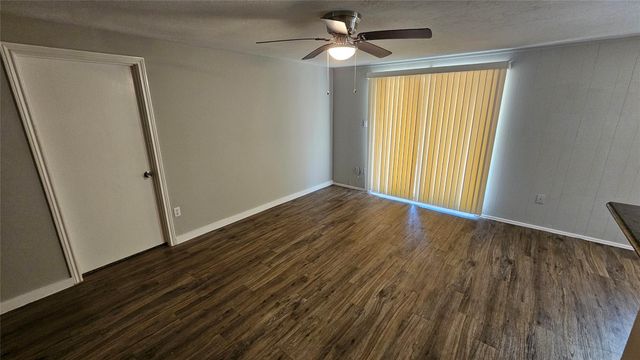5731 W Airport Boulevard, Houston, TX 77035