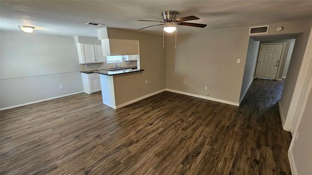 5731 W Airport Boulevard, Houston, TX 77035