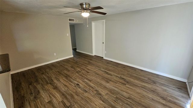 5731 W Airport Boulevard, Houston, TX 77035