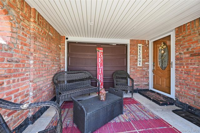 2 Tallow Lane, Levittown, NY 11756