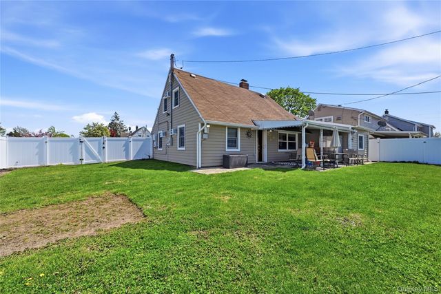 2 Tallow Lane, Levittown, NY 11756