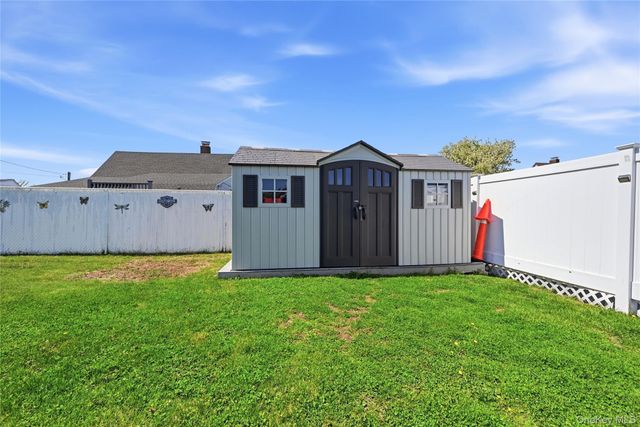 2 Tallow Lane, Levittown, NY 11756