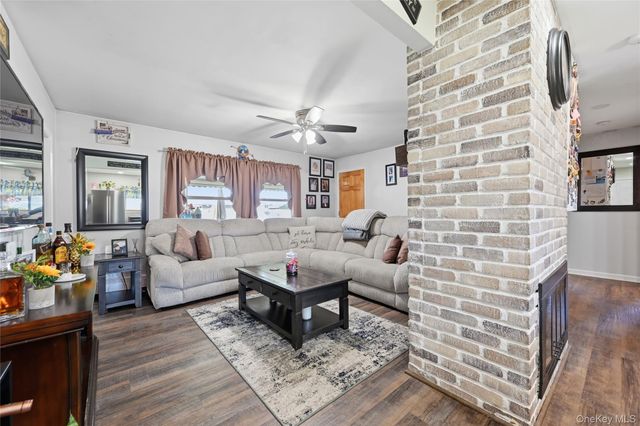 2 Tallow Lane, Levittown, NY 11756