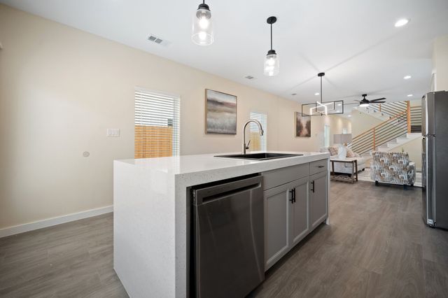 2524 Peabody Avenue, Dallas, TX 75215