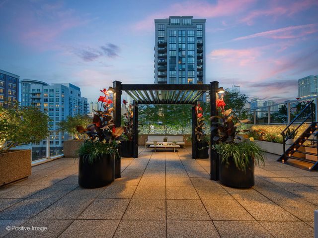 653 N Kingsbury Street 704, Chicago, IL 60654