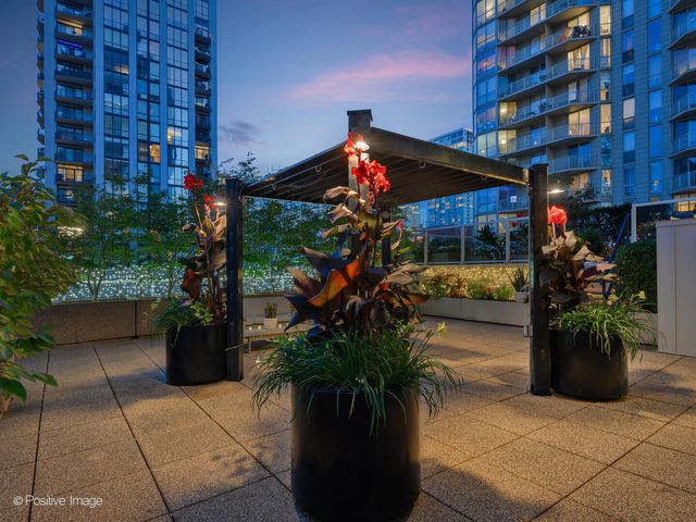 653 N Kingsbury Street 704, Chicago, IL 60654