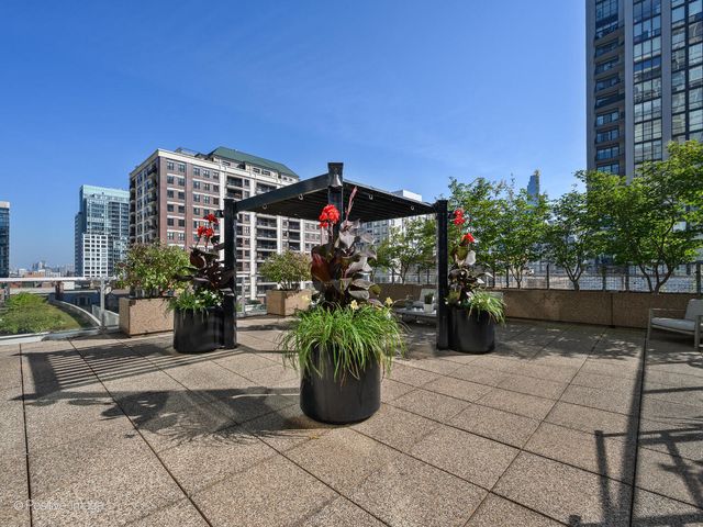 653 N Kingsbury Street 704, Chicago, IL 60654