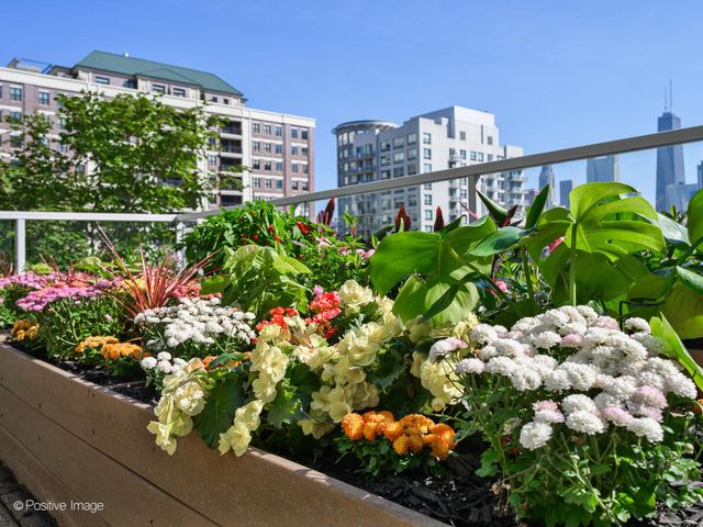 653 N Kingsbury Street 704, Chicago, IL 60654