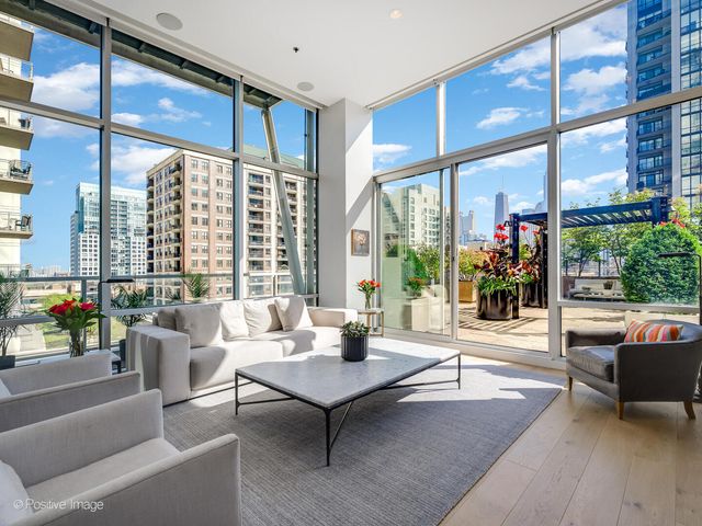 653 N Kingsbury Street 704, Chicago, IL 60654