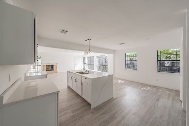 2402 E Overton Road, Dallas, TX 75216