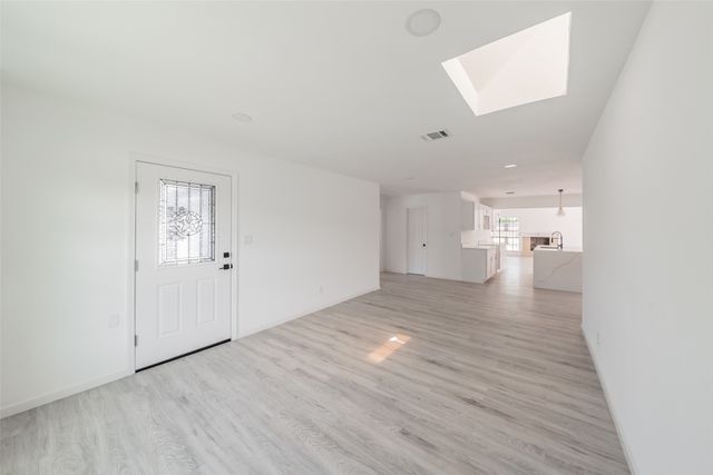 2402 E Overton Road, Dallas, TX 75216