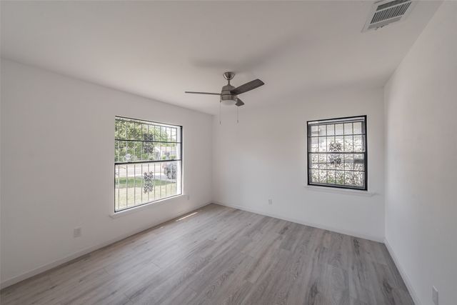 2402 E Overton Road, Dallas, TX 75216