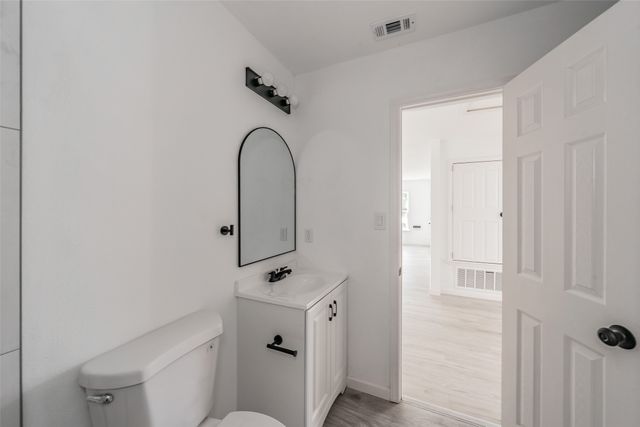 2402 E Overton Road, Dallas, TX 75216