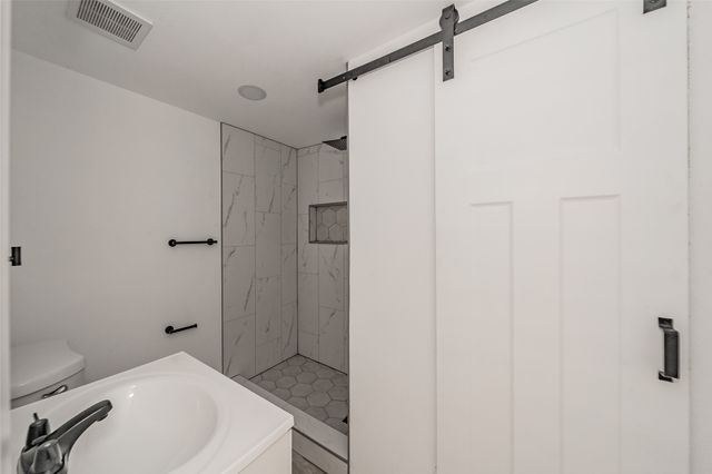 2402 E Overton Road, Dallas, TX 75216