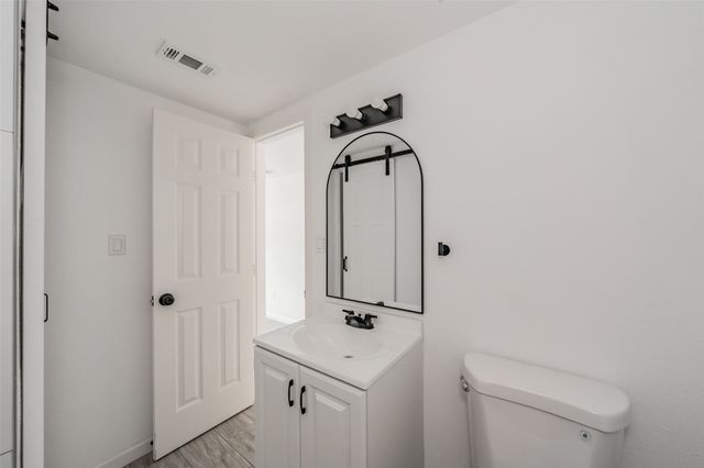 2402 E Overton Road, Dallas, TX 75216
