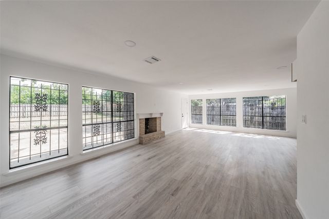 2402 E Overton Road, Dallas, TX 75216