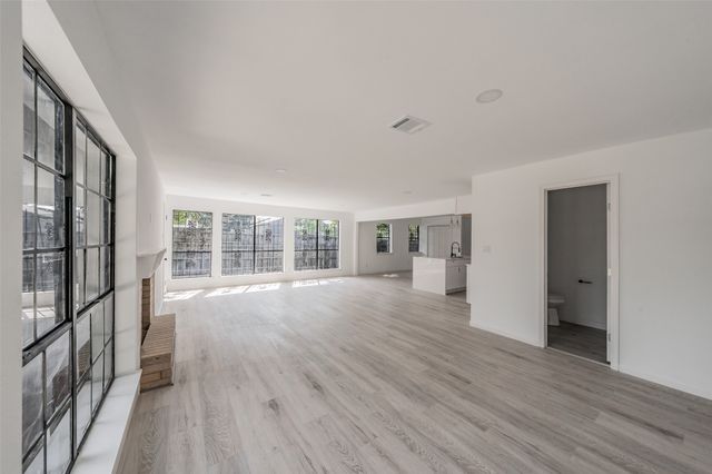 2402 E Overton Road, Dallas, TX 75216
