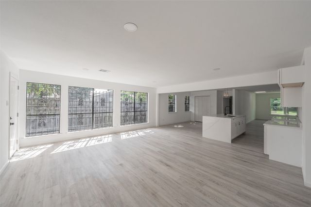 2402 E Overton Road, Dallas, TX 75216