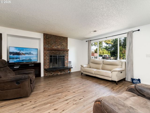 4433 Se ROCKWOOD St, Milwaukie, OR 97222