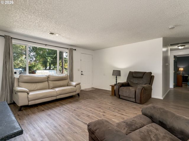 4433 Se ROCKWOOD St, Milwaukie, OR 97222