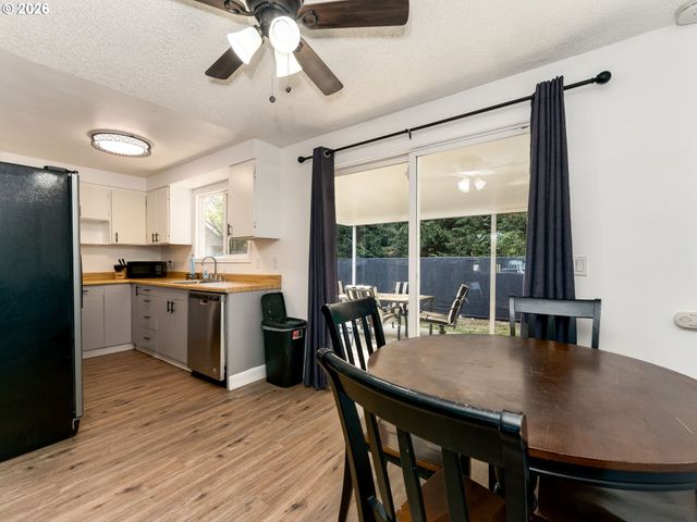 4433 Se ROCKWOOD St, Milwaukie, OR 97222
