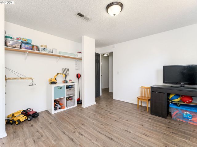 4433 Se ROCKWOOD St, Milwaukie, OR 97222