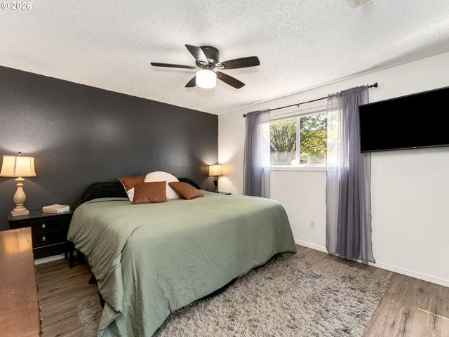 4433 Se ROCKWOOD St, Milwaukie, OR 97222