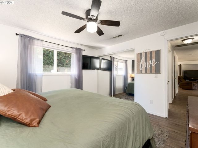 4433 Se ROCKWOOD St, Milwaukie, OR 97222