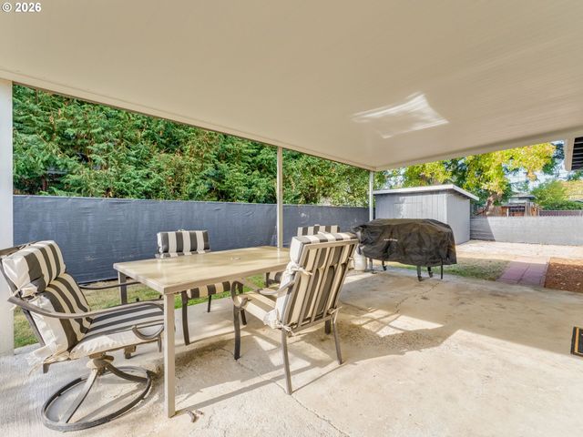 4433 Se ROCKWOOD St, Milwaukie, OR 97222