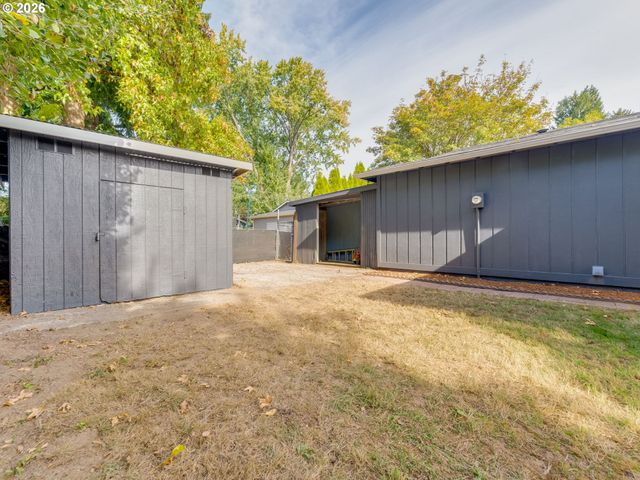 4433 Se ROCKWOOD St, Milwaukie, OR 97222