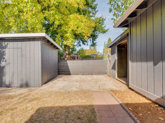 4433 Se ROCKWOOD St, Milwaukie, OR 97222